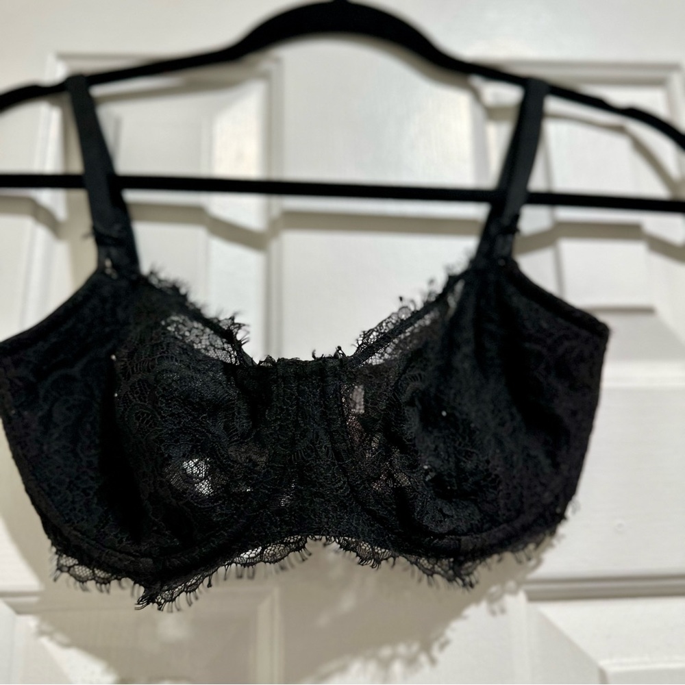 32 DDD Victoria’s Secret black bra